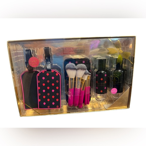 Isaac Mizrah New York Black Pink Luggage Tags Travel Bottles Makeup Brush Set - Picture 3 of 3